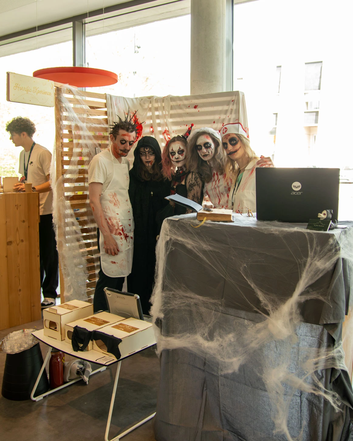 Stand Horrific Xperience et équipe costumée, fiche Proj’Expo 2024