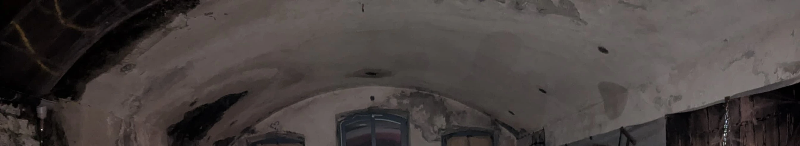 Voûte en pierre, ambiance Horrific Xperience
